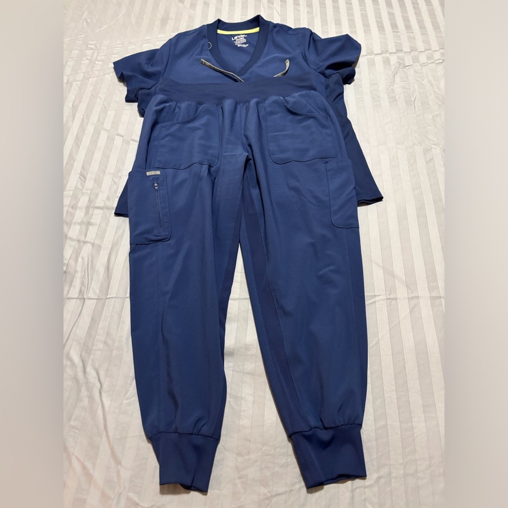 Landau Forward Women’s Navy Scrub Set - Large (Petite)